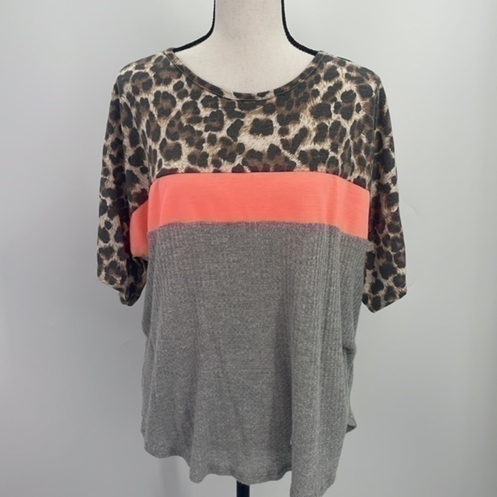 UEC 7th Ray long sleeve oversized t-shirt leopard striped medium
